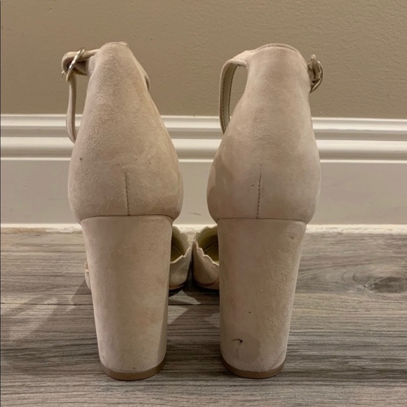 Sahar Heels, Scalloped edge, Closed toe, Thick heel size 8.5. Marc Fisher - Picture 3 of 5